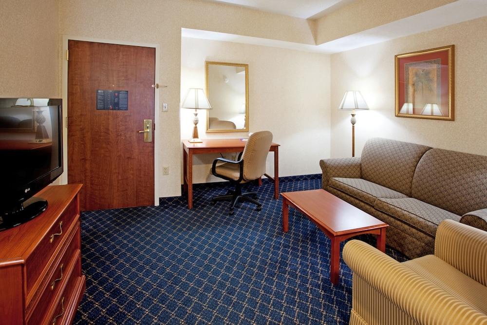 Holiday Inn Express & Suites Orangeburg By Ihg Екстериор снимка