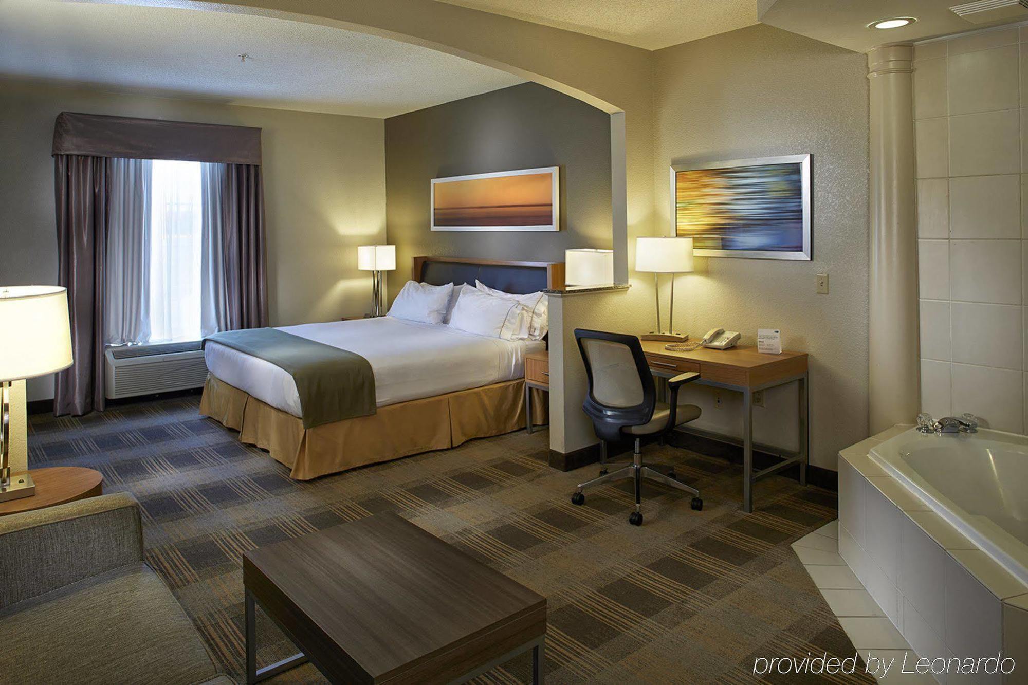 Holiday Inn Express & Suites Orangeburg By Ihg Екстериор снимка